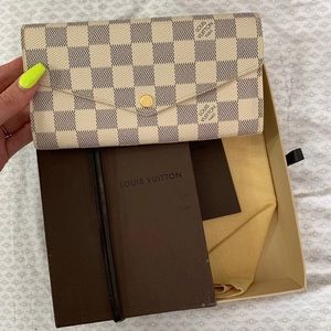 Louis Vuitton Sarah wallet